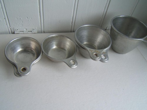 6 VINTAGE ALUMINIUM MESSBECHER 2 SIND EKCO