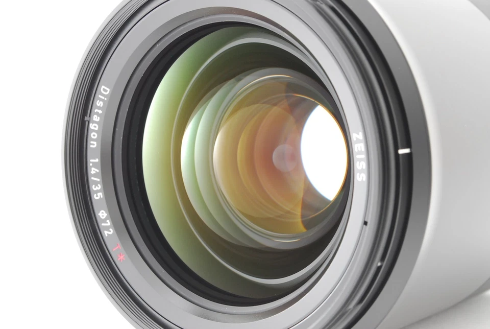 [Unused] Carl ZEISS Milvus 35mm f/1.4 ZE for Canon E mount Lens From JAPAN - Image 3 of 4