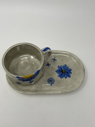 Vintage Hand Painted/Signed Soup Mug And Snack Tray, Blue Daisy Hand Painted Mug - Picture 2 of 9
