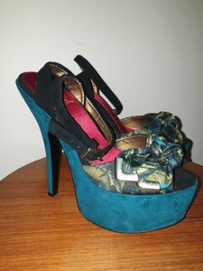 black strappy evening shoes