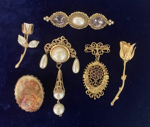 Vintage Victorian Romantic Jewelry Lot Rhinestone Amethyst, Faux Pearl Brooches