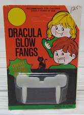 MOC 1970s Glow in the Dark DRACULA FANGS Costume Accessory NOVELTY Plastic Teeth