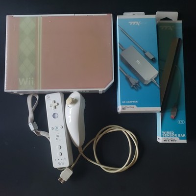 Nintendo Wii White RVL-001 with Controllers Cables & Designer Skin
