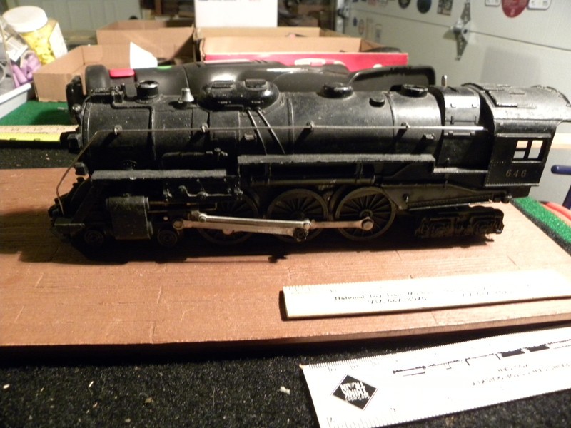 Lionel 646 steam loco - Runs F/N/R - Smokes - both markers head lite - fast ship