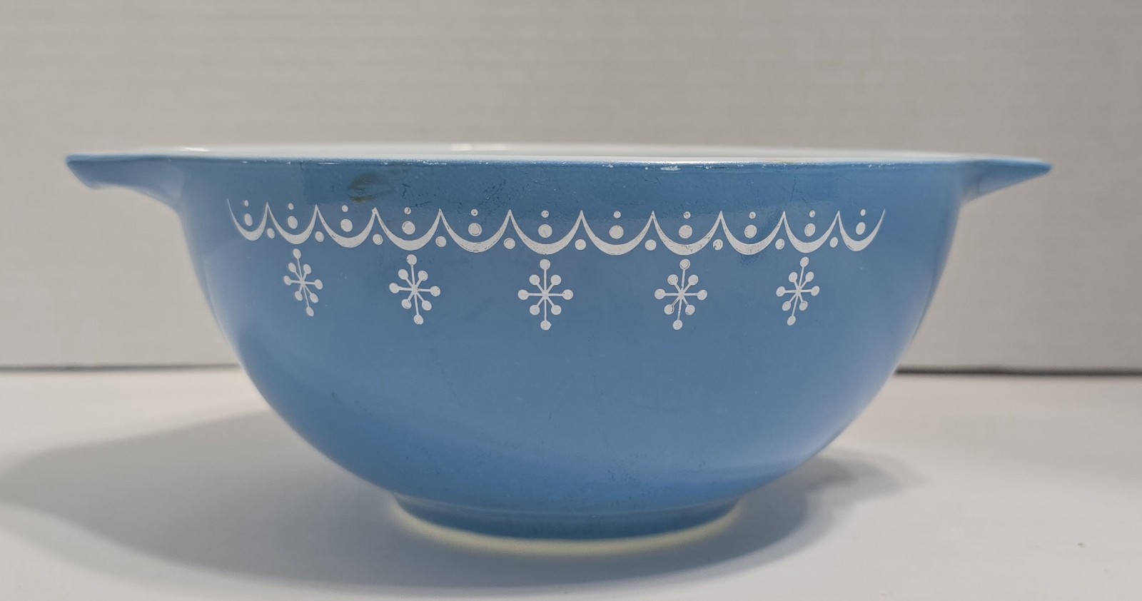 VTG 70's 1 1/2 Qt Pyrex Cinderella Mixing Bowl #442 In Blue Snowflake Garland GC