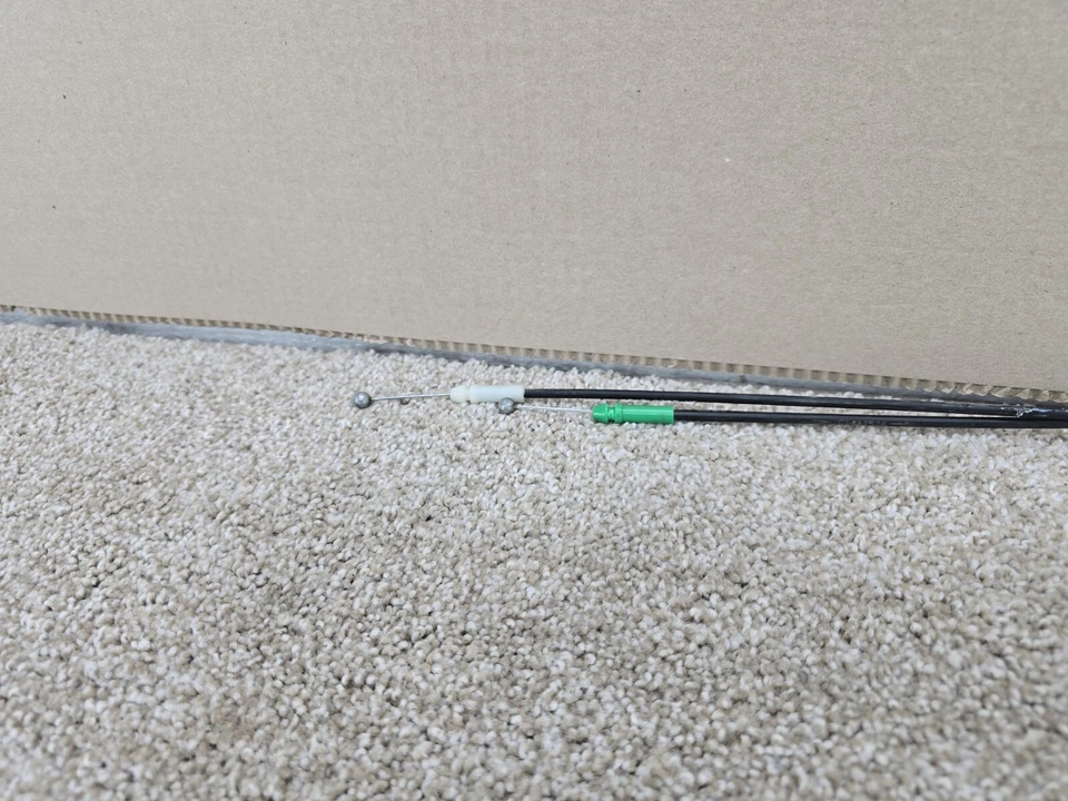 Actuador de bloqueo de pestillo de puerta del lado del conductor trasero izquierdo Toyota Tundra 2007-2021 OEM V10 Foto 3 de 4