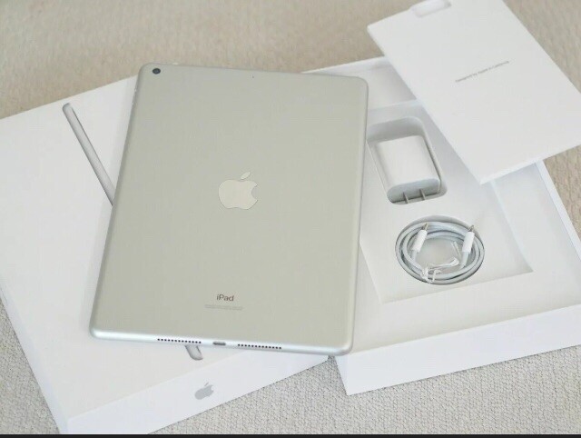 Apple iPad 8th Gen. 32GB, Wi-Fi, 10.2 in - Silver Apple iPad 8th Gen. 32GB, Wi-Fi, 10.2 in - Silver