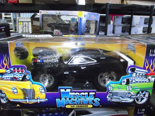 Muscle machines 1/18 69 dodge charger black NIB