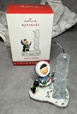 2016 Hallmark Frosty Friends #37 Ice Totem Pole Penguin QX9131 Ornament