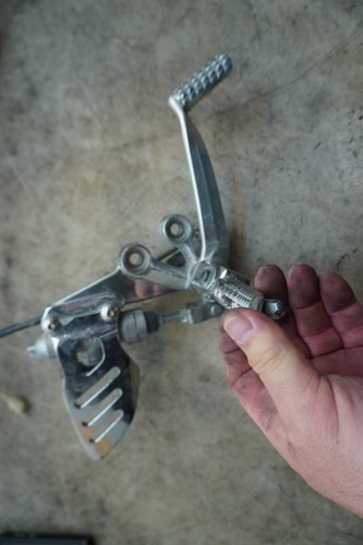05 06 GSXR 1000 RIGHT REARSET E-591