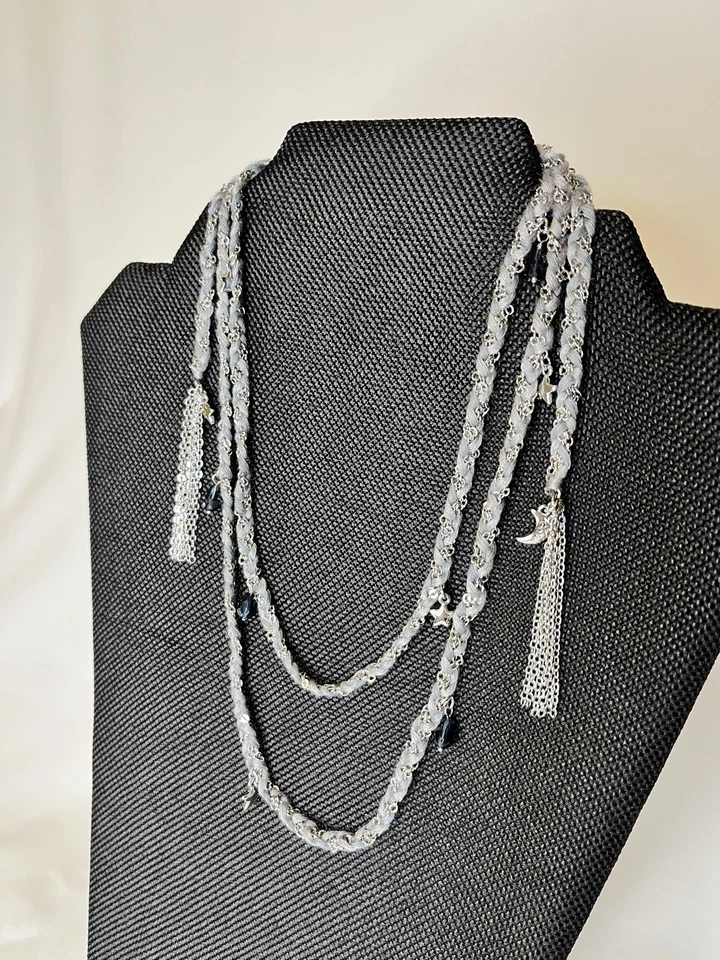 Collar Chloe + Isabel Sun Moon Charm Plata Gris Azul Cuentas Foto 2 de 4