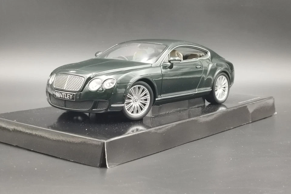 1:18 Bentley Continental GT Cumbrian Green RHD Minichamps - Immagine 2 di 4