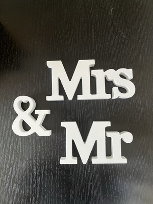 MR & Mrs Holz Aufsteller Weiß Buchstaben Schriftzug Tischdeko Hochzeitsdeko