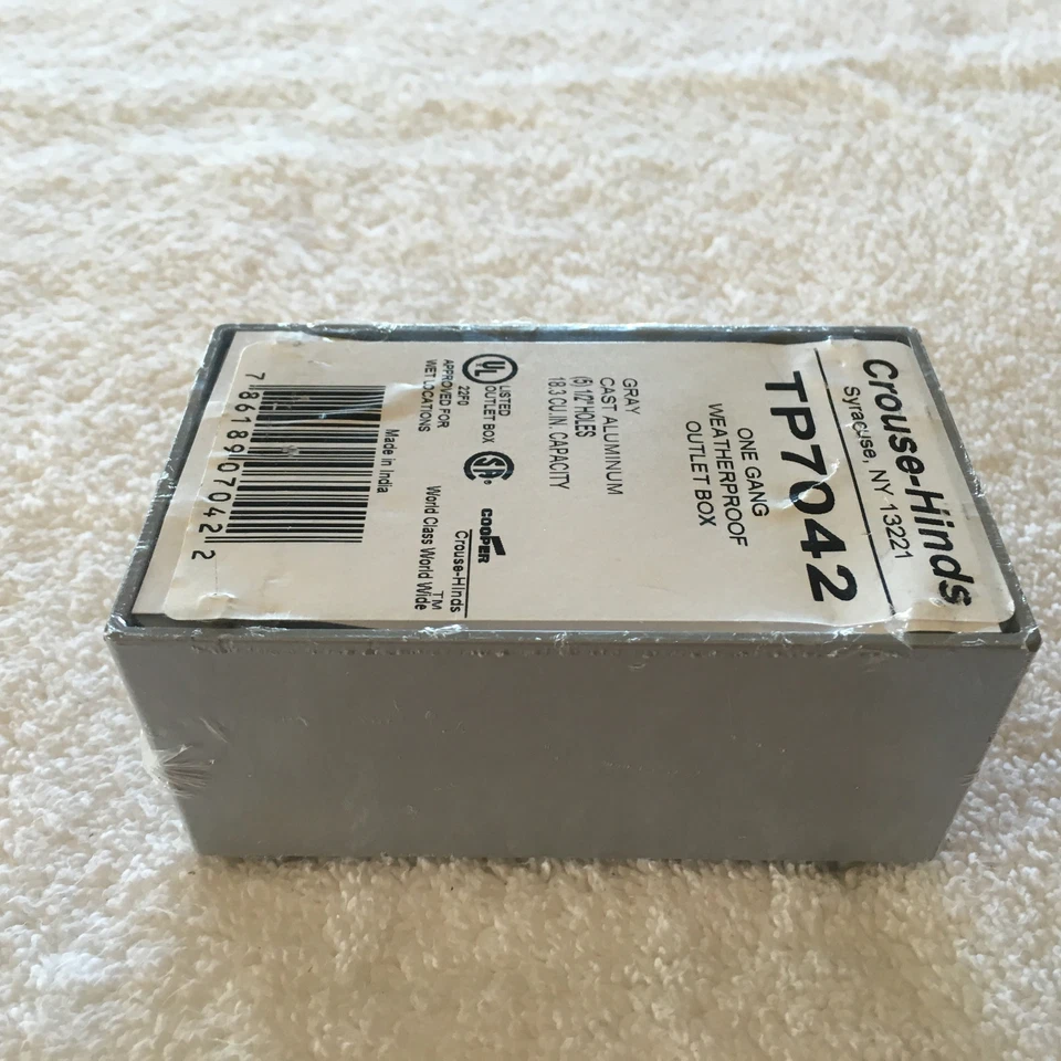 Cooper Crouse-Hinds TP7042 One Gang Weatherproof Outlet Box, Cast Aluminum, New - Image 4 of 4
