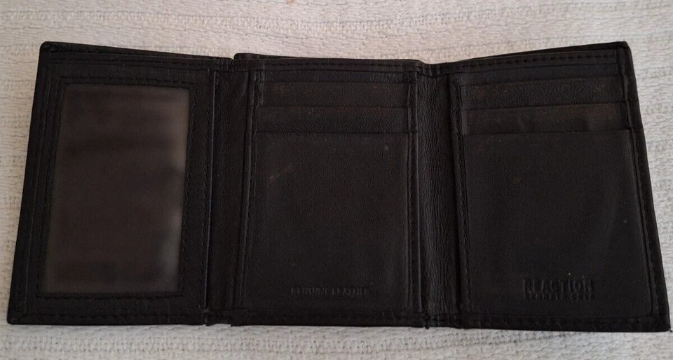 Kenneth Cole Reaction Unisex Trifold Wallet Black Leather - Image 2 of 4