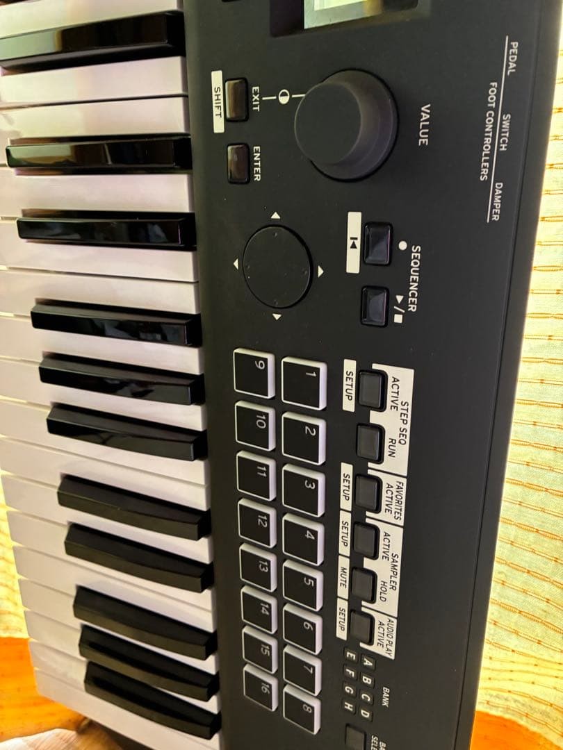 KORG KROSS2 61 Key Synthesizer Workstation Sequencer USB MIDI LCD