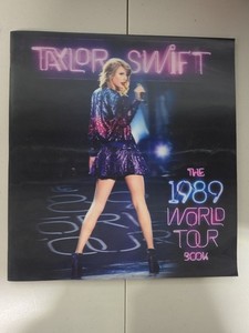 公式 Taylor Swift 1989 ツアーブック 写真集 ホログラム レア Taylor Swift 1989 Tour Book | eBay