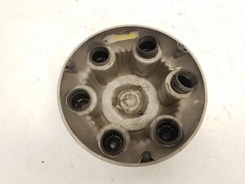 2004 GMC Sierra 1500 Center Cap *ONLY* 6 Lug / Silver PN: 15067578 - Image 3 of 4