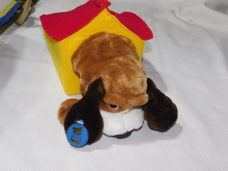 Vintage R. Dakin & Co Hand Puppet Puppy DOG with Doghouse Plush 1986 RARE