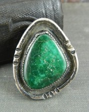 Vintage Unsigned Native American 925 Sterling Silver  Dark Green Turquoise Ring