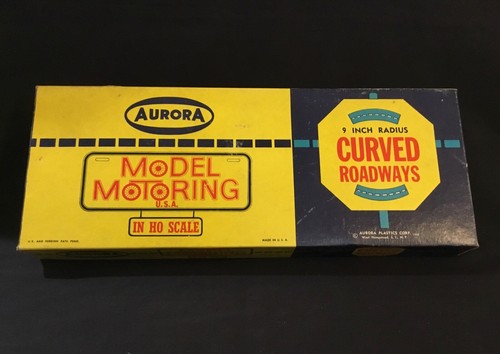 *August Sale* Aurora Model Motoring #1519 Striped 9” r' Curved Road 6 Pcs w Box - Picture 2 of 4
