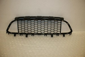 Original BMW 3er F30 F31 Einsatz Lufteinlass Stoßstange Grill Mitte 8054132