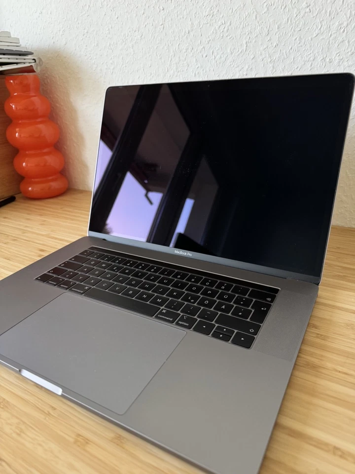 Apple MacBook Pro 15" 2019 · i7 · 32GB · 1TB, Foto 2 von 5