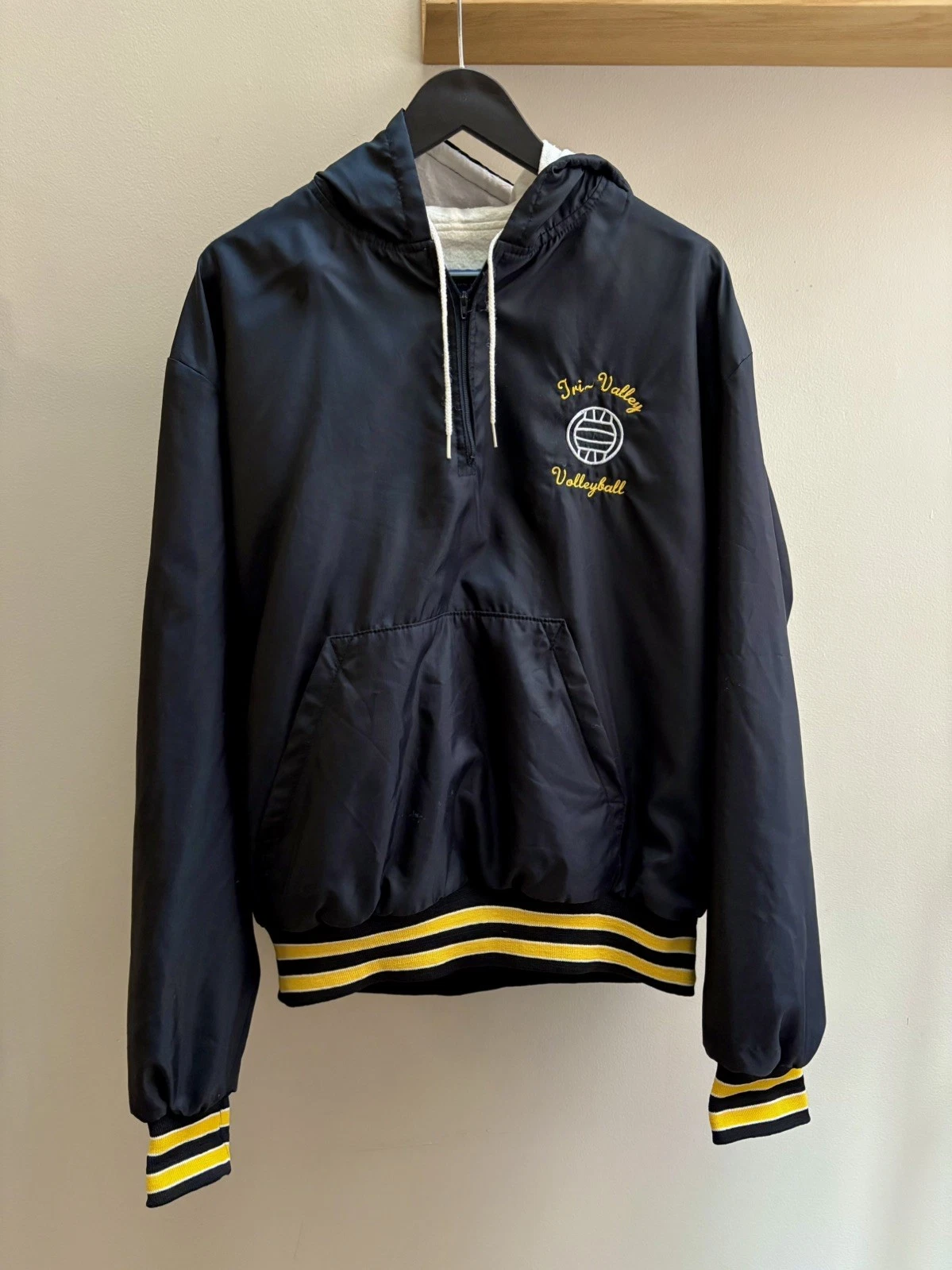 Tri Valley Volleyball VTG 90s black Holloway quarter-zip windbreaker jacket XL
Opens in a new window