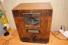 Art Deco Defiant? vintage wooden cased valve tube radio receiver UNTESTED
