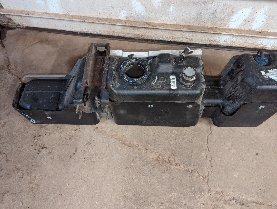 Midship Plastic Tank Bracket & Strap **03-09 Kodiak - Topkick C4500, C5500