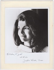 Kennedy, Jacqueline (1929-1994) - Beautiful signed photograph