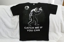 BIGFOOT CATCH ME IF YOU CAN FLIP OFF MIDDLE FINGER SASQUATCH FUNNY T-SHIRT SHIRT