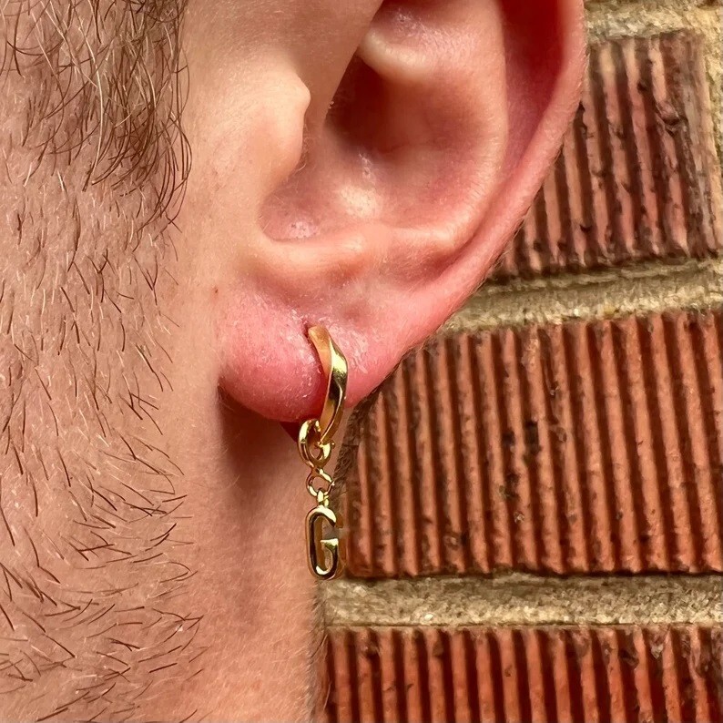 LOVE SINGLE HOOP EARRING ゴールド LOVE Earrings