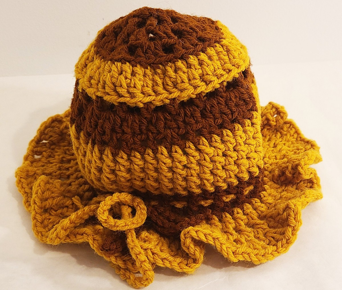 Handmade Vintage 70s Crochet Bucket/Beanie Hat w/Ruffle