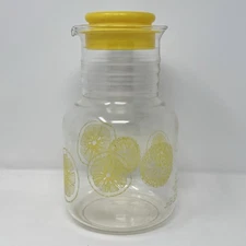 Vintage Pyrex Carafe Glass Lemon Yellow Pitcher & Lid 3515 Ribbed Neck 1.5 Qt 