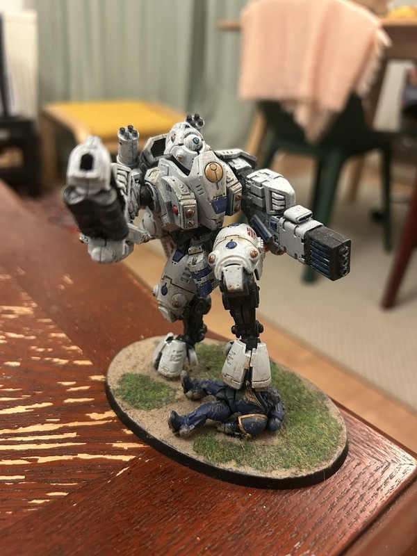 Games Workshop Warhammer 40k Tau Empire XV95 Ghostkeel Battlesuit