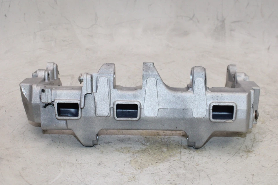 2000 HONDA CBR900RR 原始设备制造商 SWINGARM Bracket 安装 — 第 3/4 张图片