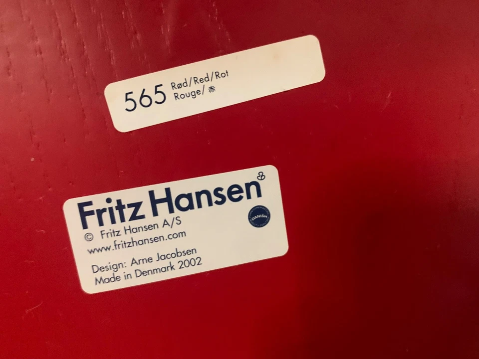 Anne Jacobsen for Fritz Hansen Chair, Series 7 with arm rests, Red, Fair cond.  - Image 2 of 4
