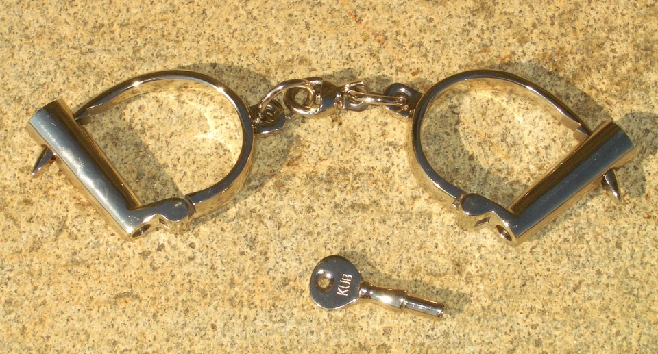 Handschellen Western darby handcuff by bound Kubind KB-122 Edelstahl Rollenspiel - Bild 3 von 4