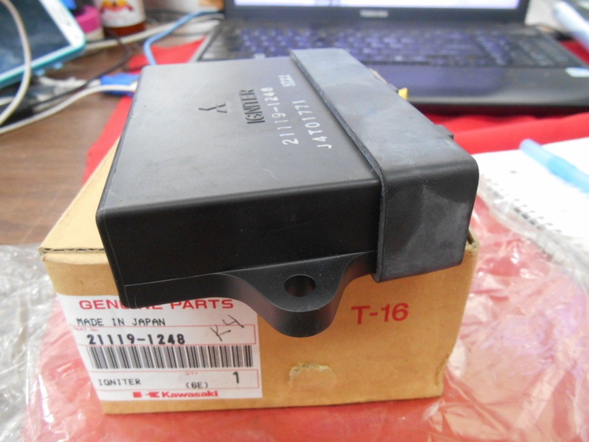 ノゲイラ様1 NOS Kawasaki OEM Ignitor CDI Black Box 1986-2003 ZG1200