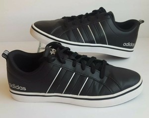 black walking tennis shoes