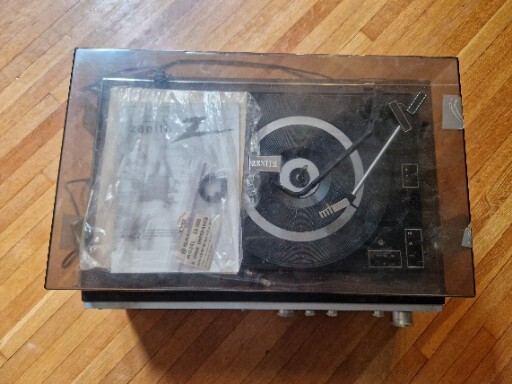 Zenith IS-4030 Vintage Integrated Stereo System. FOR PARTS.
