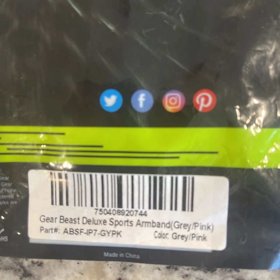 GearBeast Deluxe Sports Armband Grey/Pink for iPhone 7 & phones 5.5" x 3.25" - Image 4 of 4