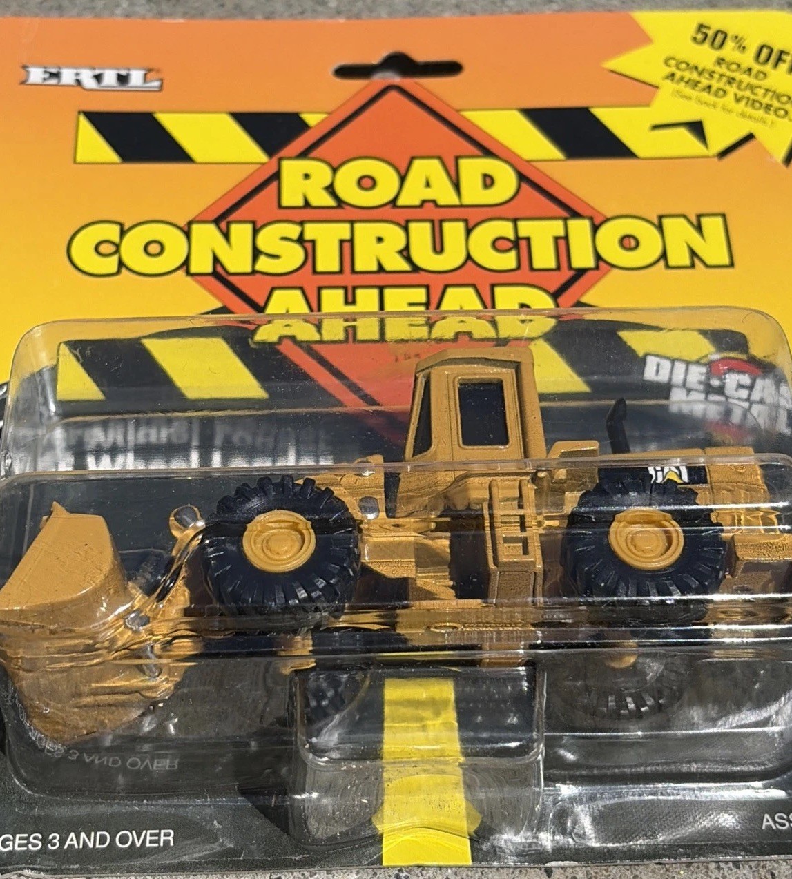 ERTL Road Construction Ahead Caterpillar 950F Wheel Loader 1995 Die-Cast NEW