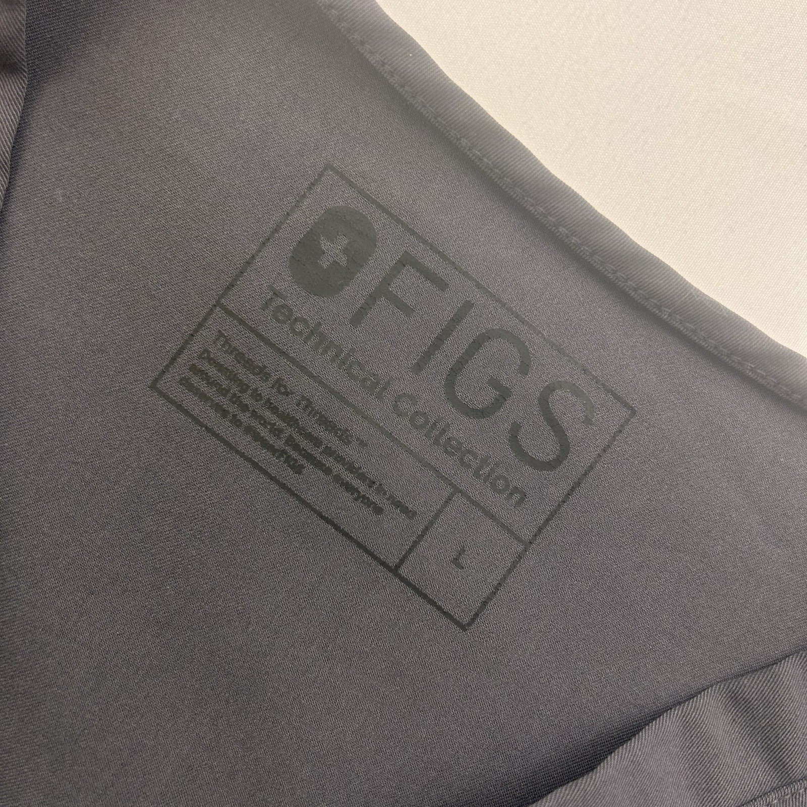 Figs Men Solid Grey Polyester Short Sleeve Top Sc… - image 2