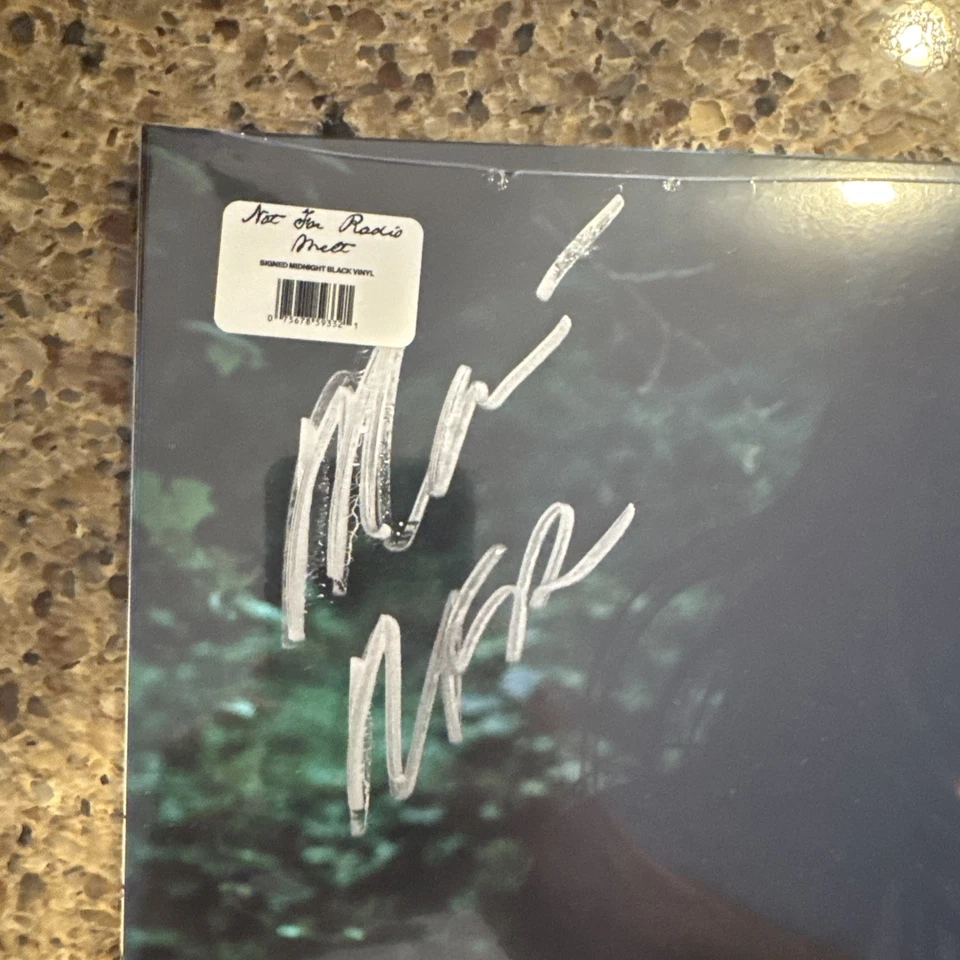 IN HAND The Marias Not for Radio Melt Midnight Black Signed Autographed Vinyl Foto 3 de 3