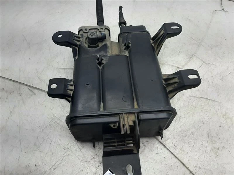 10 11 12 13 14 15 16 17 Chevrolet Equinox bote de vapor de combustible 23156464 Foto 2 de 4