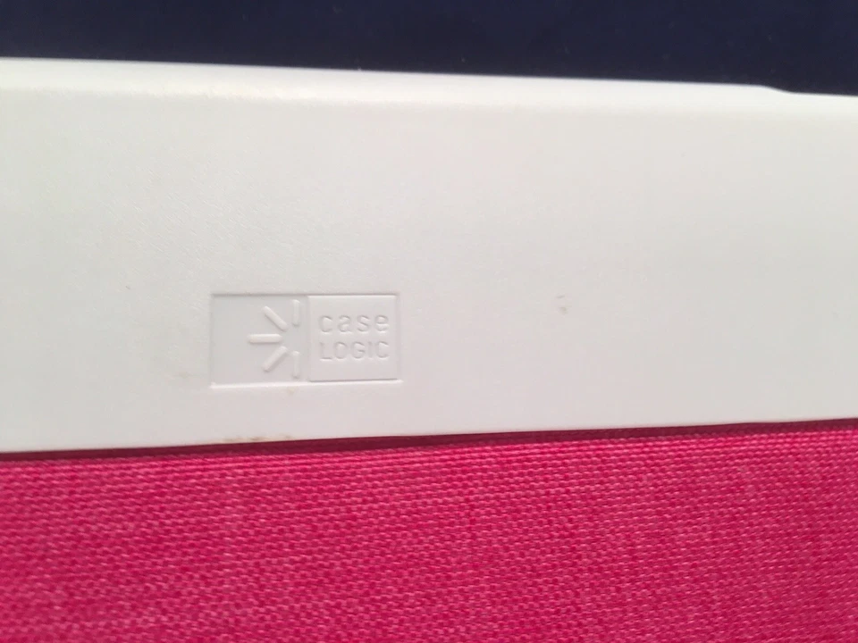 Case Logic FSI-1095 Snapview Folio For iPad Air Phlox Cover  - Image 4 of 4