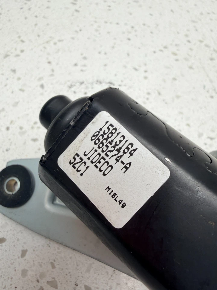 2005-2006 CHEVROLET EQUINOX Rear Window Wiper Motor 3 Prong Plug 15813164 OEM - Imagem 4 de 4