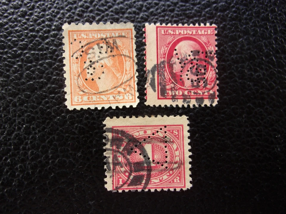 ETATS-UNIS - 3 timbres oblitérés perforés (A7) - Photo 1/2